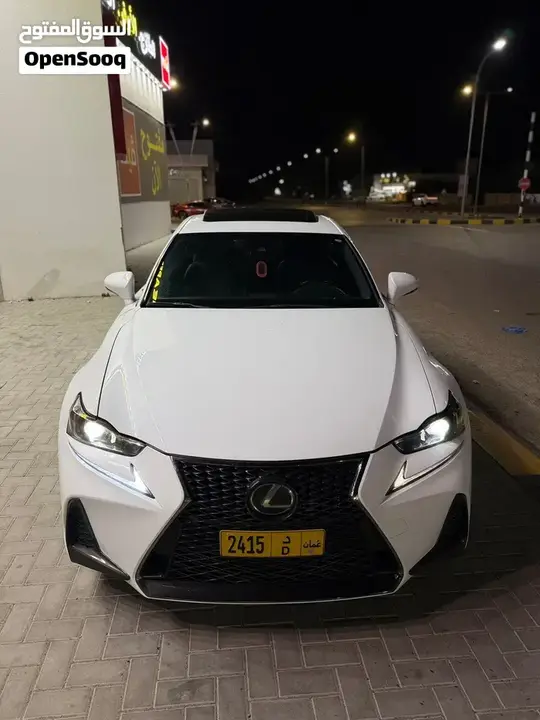 Lexus Is 300 2018 photo 3