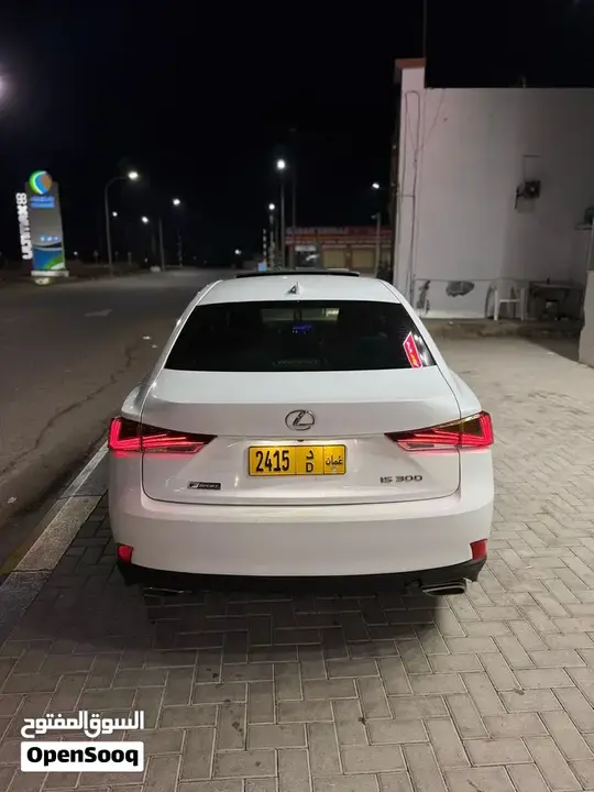 Lexus Is 300 2018 photo 2
