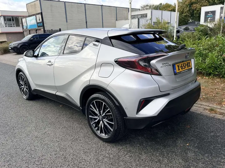 Toyota C-Hr 2017 photo 3