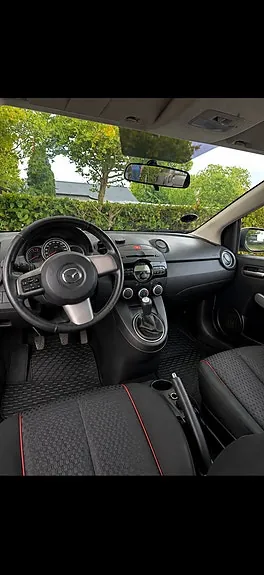 Mazda 2 2013 photo 5