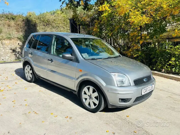 Ford Fusion 2003 photo 3