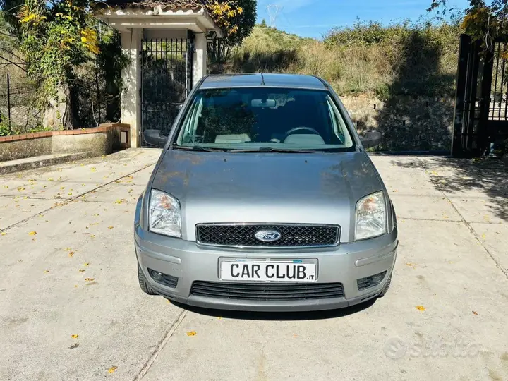 Ford Fusion 2003 photo 2