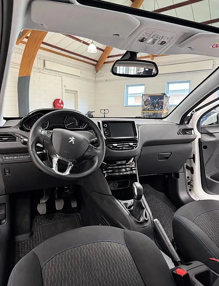 Peugeot 208 2018 photo 5