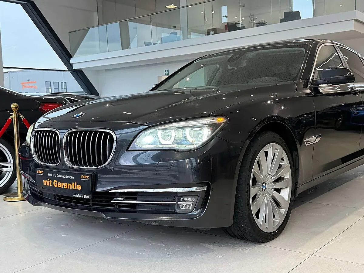 BMW 7 Series 2015 photo 3