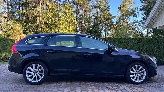 Volvo V60 2016 photo 2