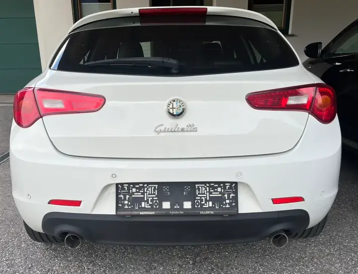 Alfa Romeo Giulietta 2013 photo 2