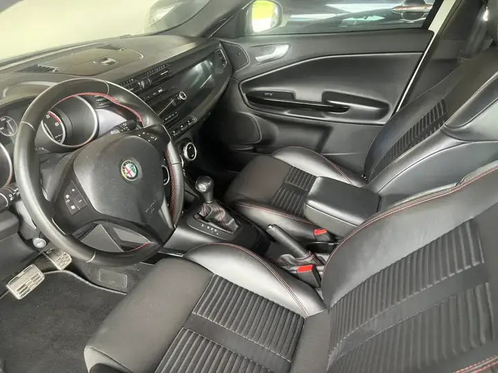 Alfa Romeo Giulietta 2013 photo 3
