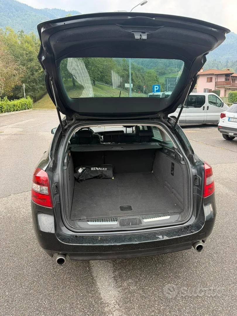 Renault Laguna 2011 photo 3