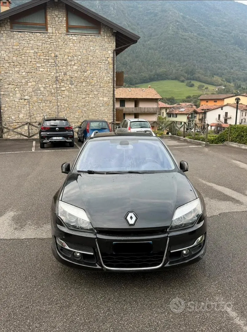 Renault Laguna 2011 photo 2