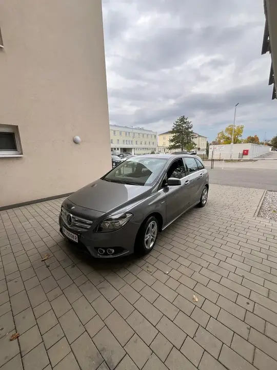 Mercedes-Benz B-Class 2012 photo 2