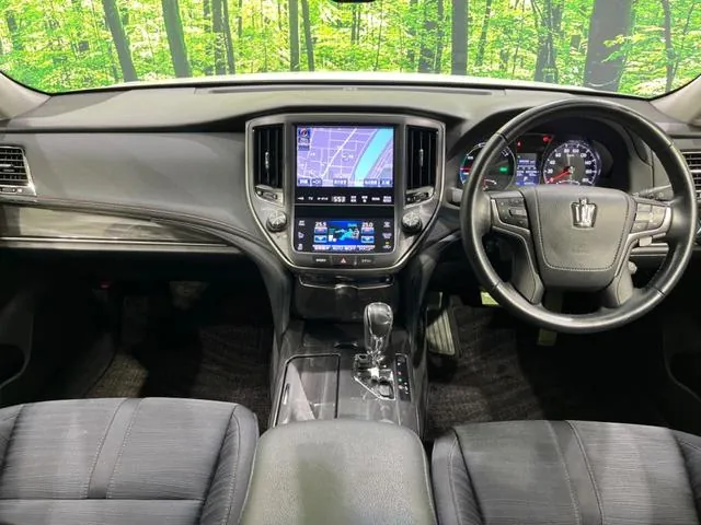 Toyota Crown 2015 photo 2