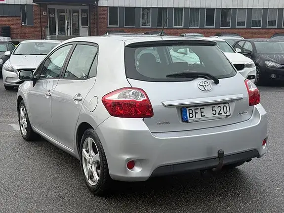 Toyota Auris 2011 photo 5