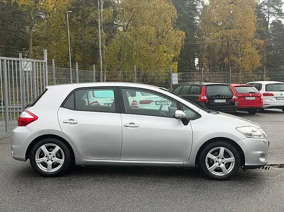 Toyota Auris 2011 photo 4