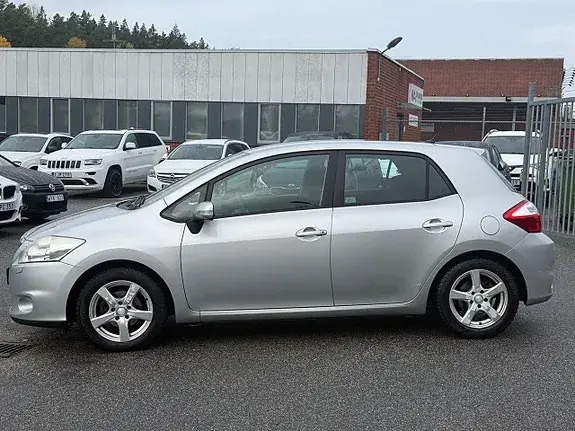 Toyota Auris 2011 photo 3