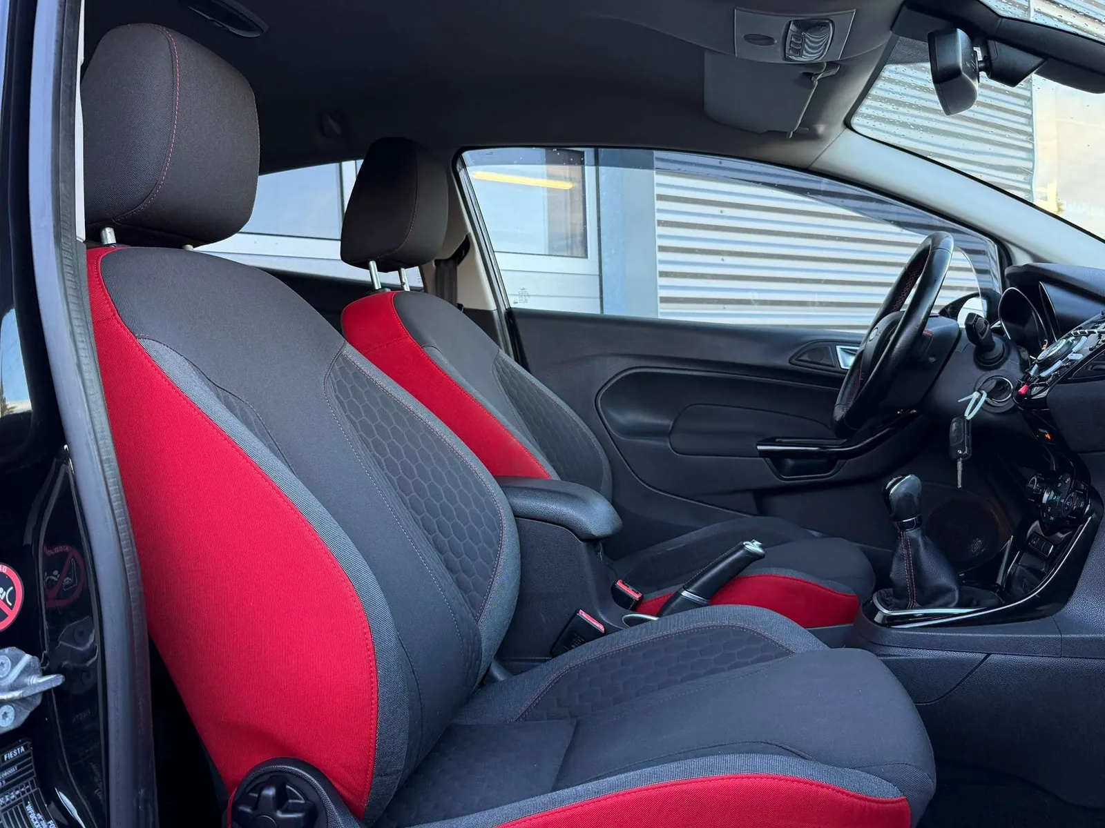 Ford Fiesta 2014 photo 2