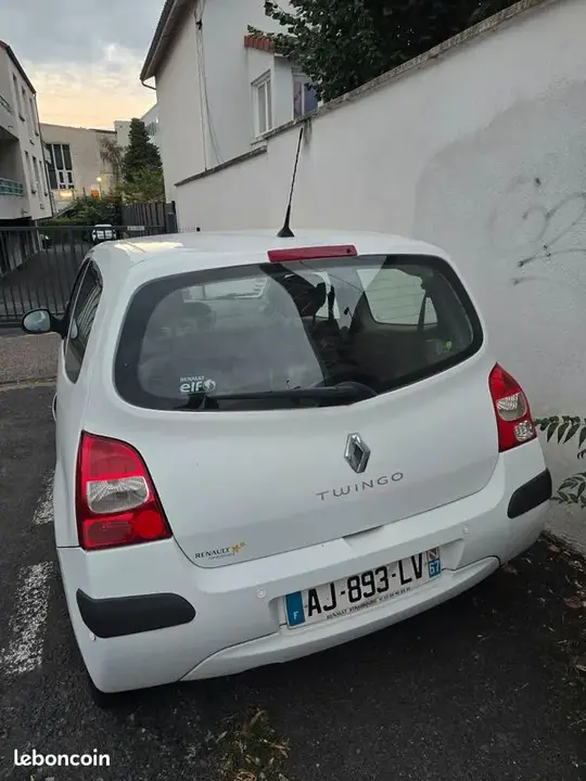 Renault Twingo 2010 photo 2