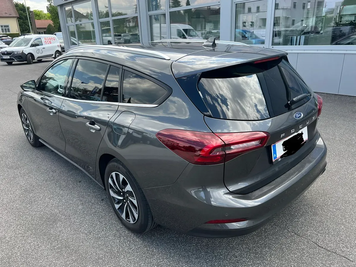 Ford Focus 2022 photo 2