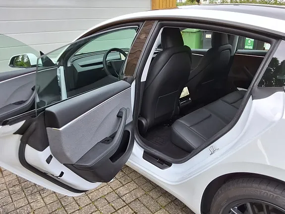Tesla Model 3 2025 photo 5