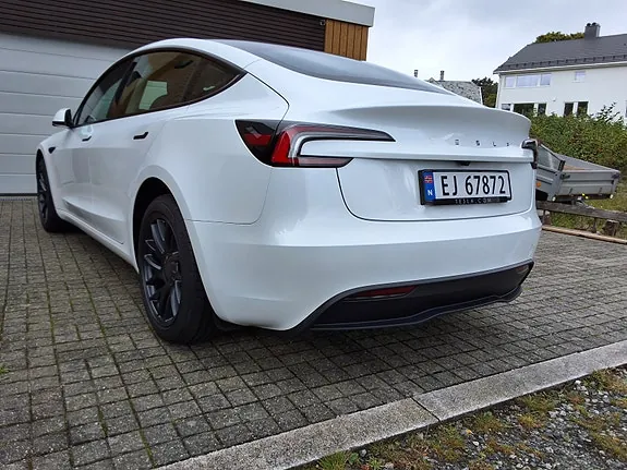 Tesla Model 3 2025 photo 4
