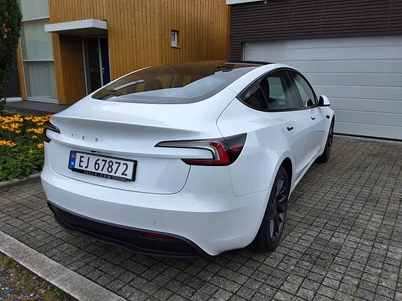Tesla Model 3 2025 photo 3