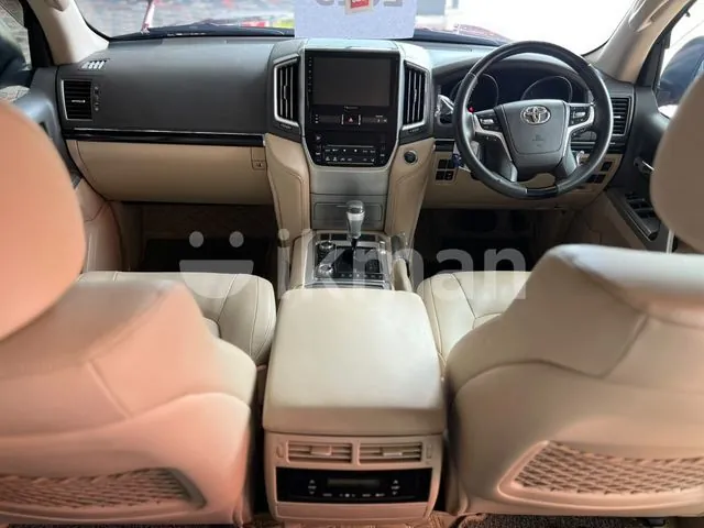 Toyota Land Cruiser 2013 photo 2