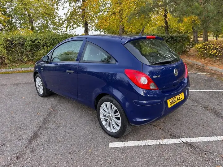 Vauxhall Corsa 2011 photo 3