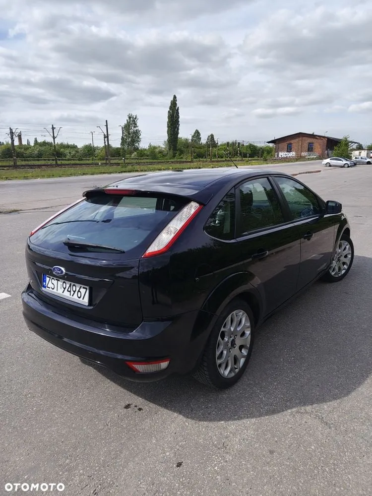 Ford Focus 2009 photo 2