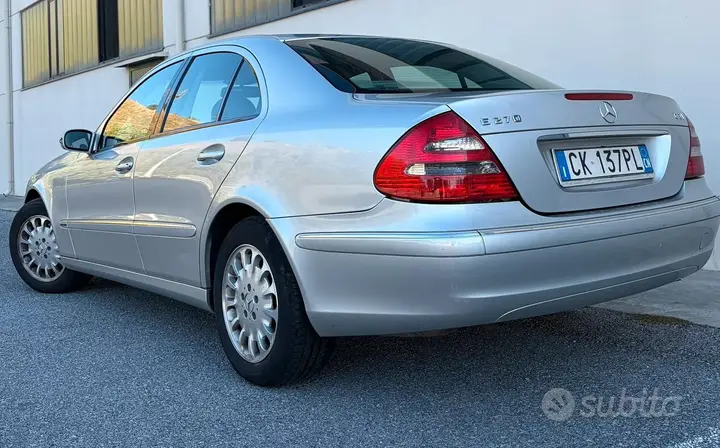 Mercedes-Benz E-Class 2004 photo 3