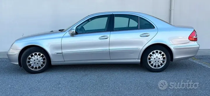 Mercedes-Benz E-Class 2004 photo 2