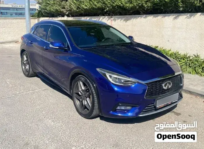 Infiniti Q30