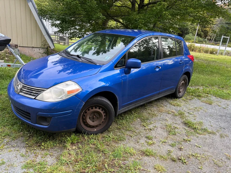 Nissan Versa 2009 photo 2
