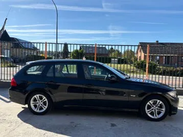BMW 3 Series 2012 photo 2