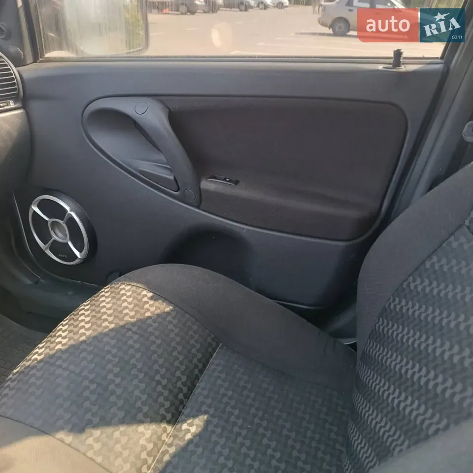 Lada Kalina 2012 photo 5
