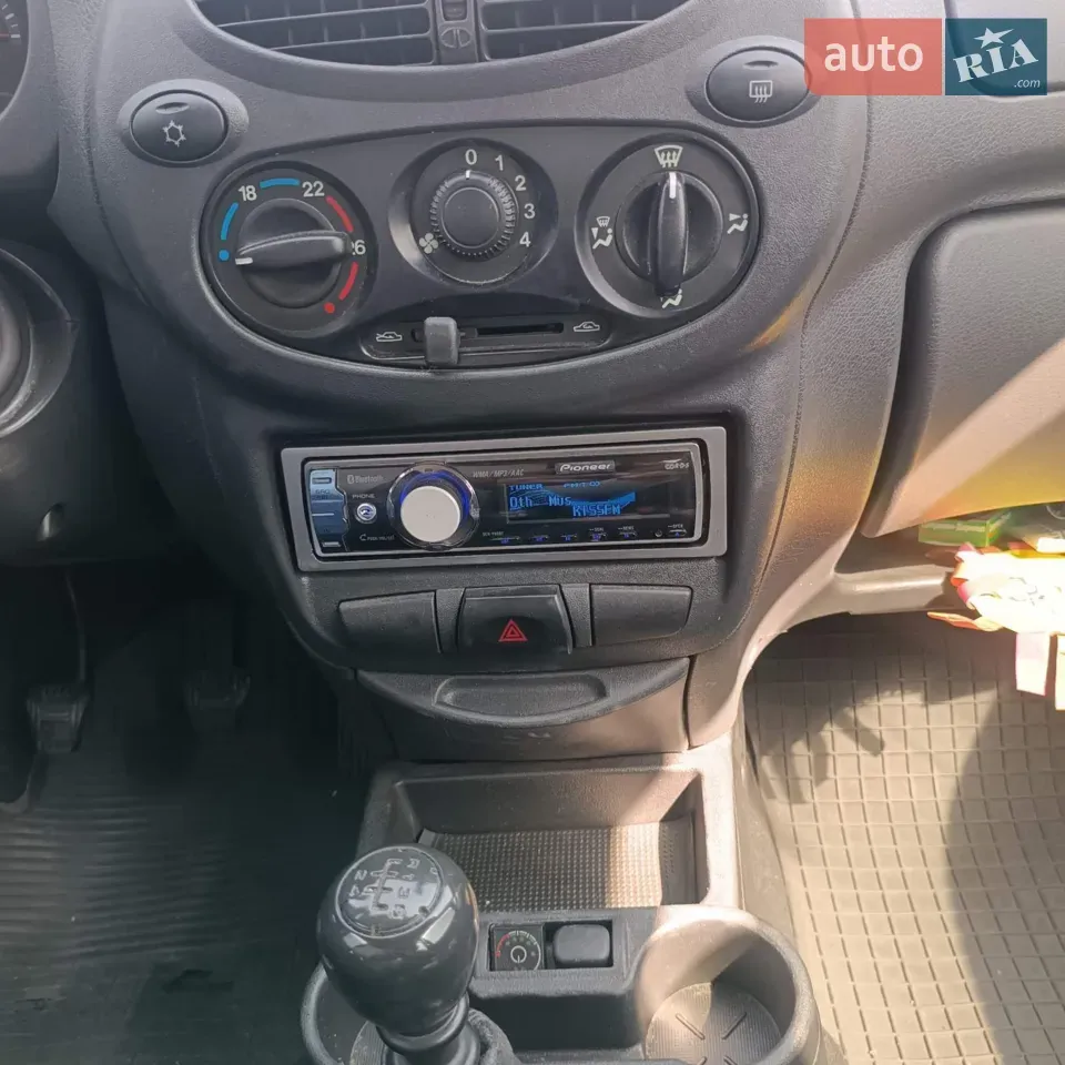 Lada Kalina 2012 photo 4