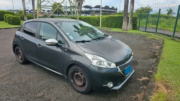 Peugeot 208 2015 photo 5