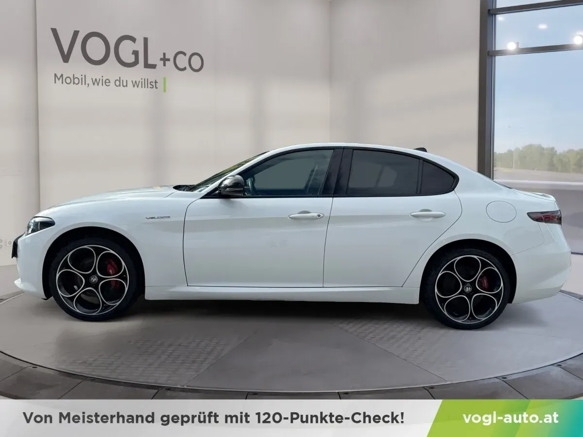 Alfa Romeo Giulia 2024 photo 2
