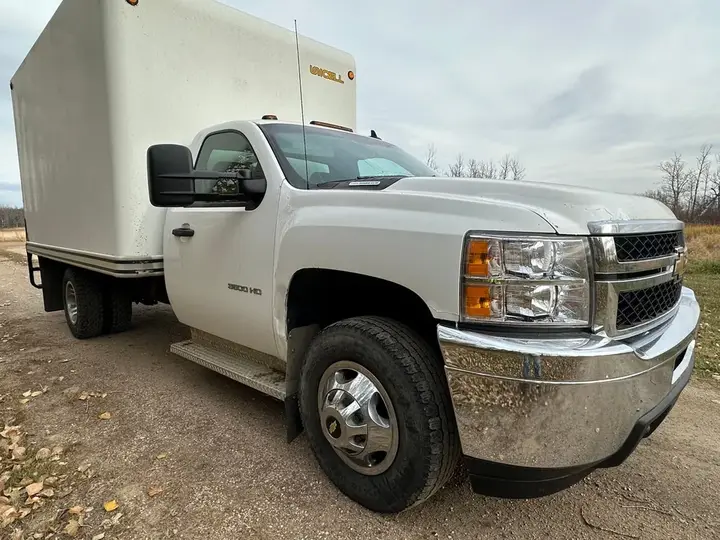 Chevrolet Silverado 3500Hd 2011 photo 3