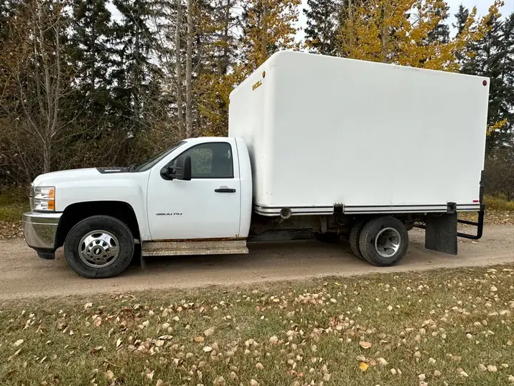 Chevrolet Silverado 3500Hd 2011 photo 4