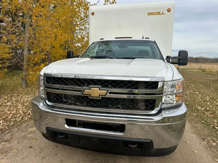 Chevrolet Silverado 3500Hd 2011 photo 2