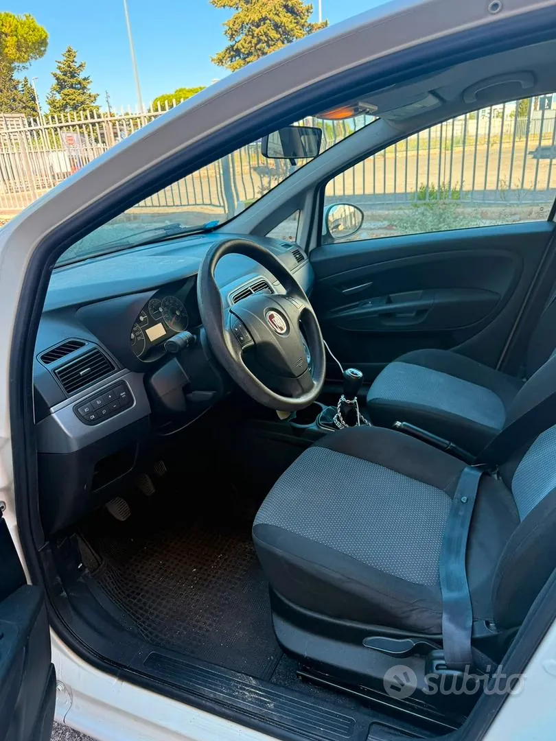 Fiat Punto 2010 photo 5