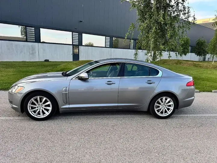Jaguar Xf 2010 photo 2