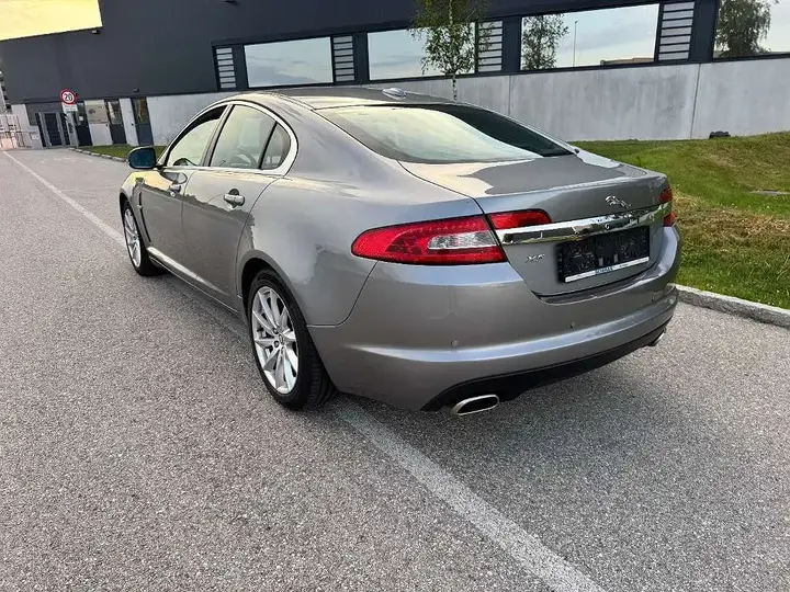 Jaguar Xf 2010 photo 3