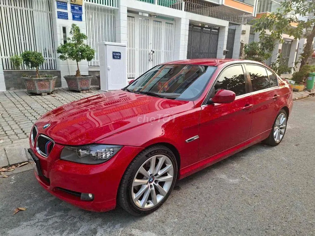 BMW 3 Series 2011 photo 2