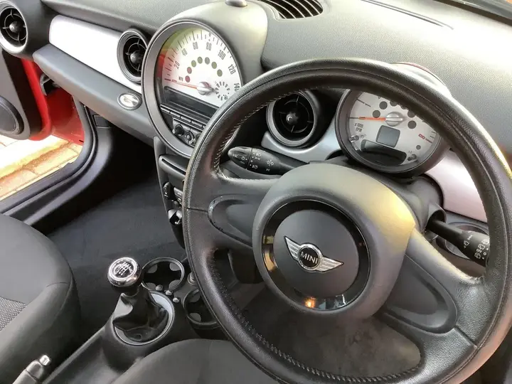 Mini Hatch 2012 photo 5