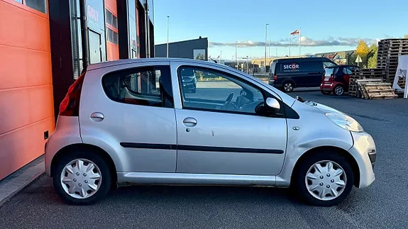 Peugeot 107 2012 photo 4