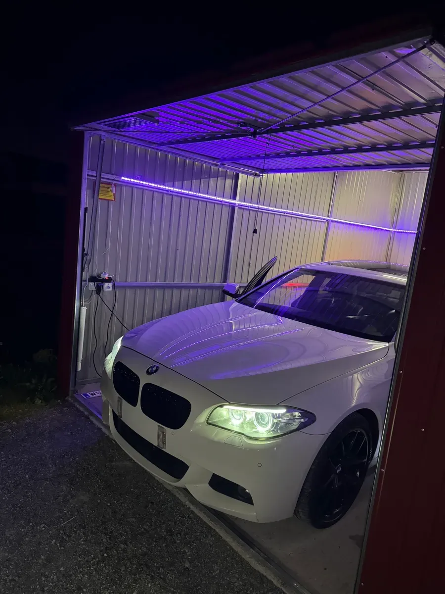 BMW 5 Series 2012 photo 2
