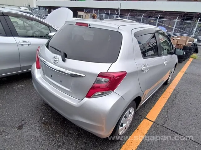 Toyota Vitz 2016 photo 4