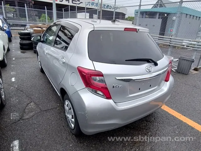 Toyota Vitz 2016 photo 3