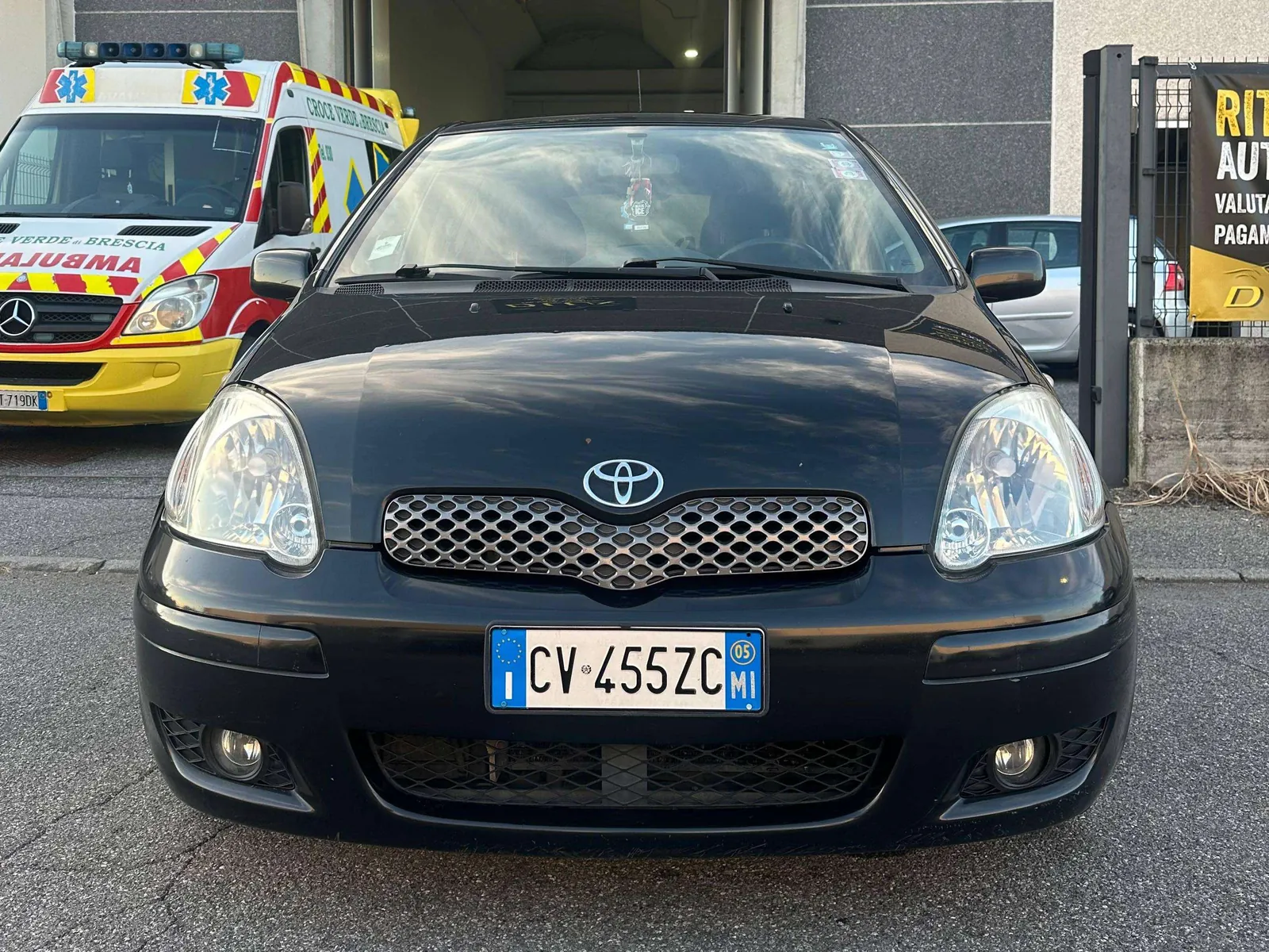 Toyota Yaris 2005 photo 2