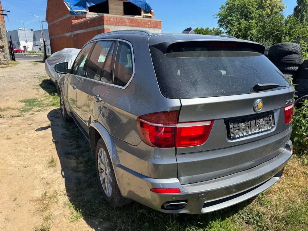 BMW X5 2011 photo 2